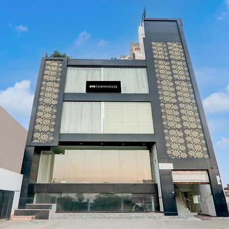 Super Hotel O Banthara Near Airport Banthra Sikandarpur Extérieur photo