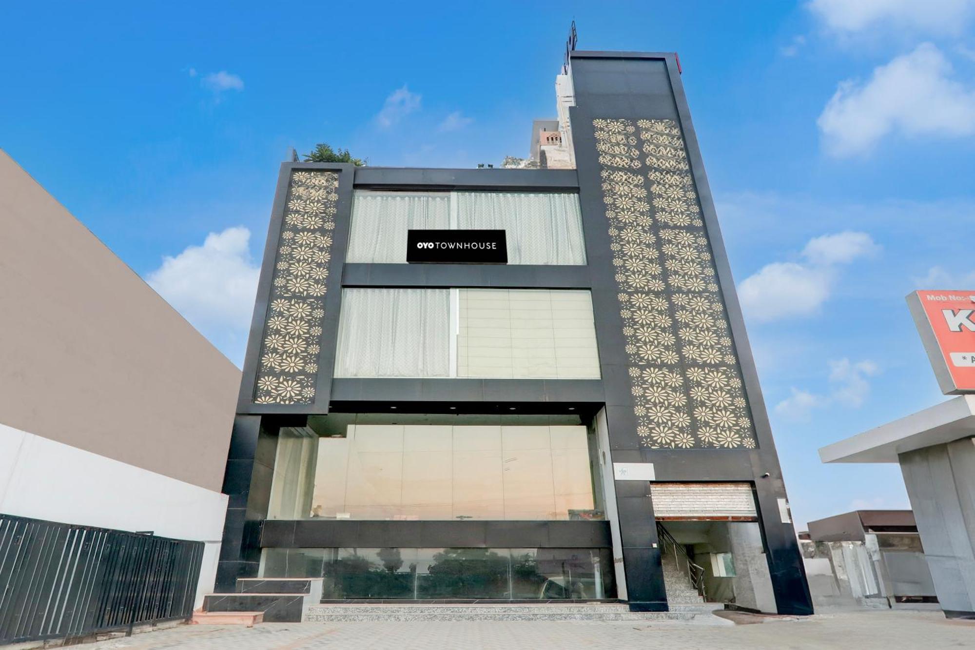 Super Hotel O Banthara Near Airport Banthra Sikandarpur Extérieur photo