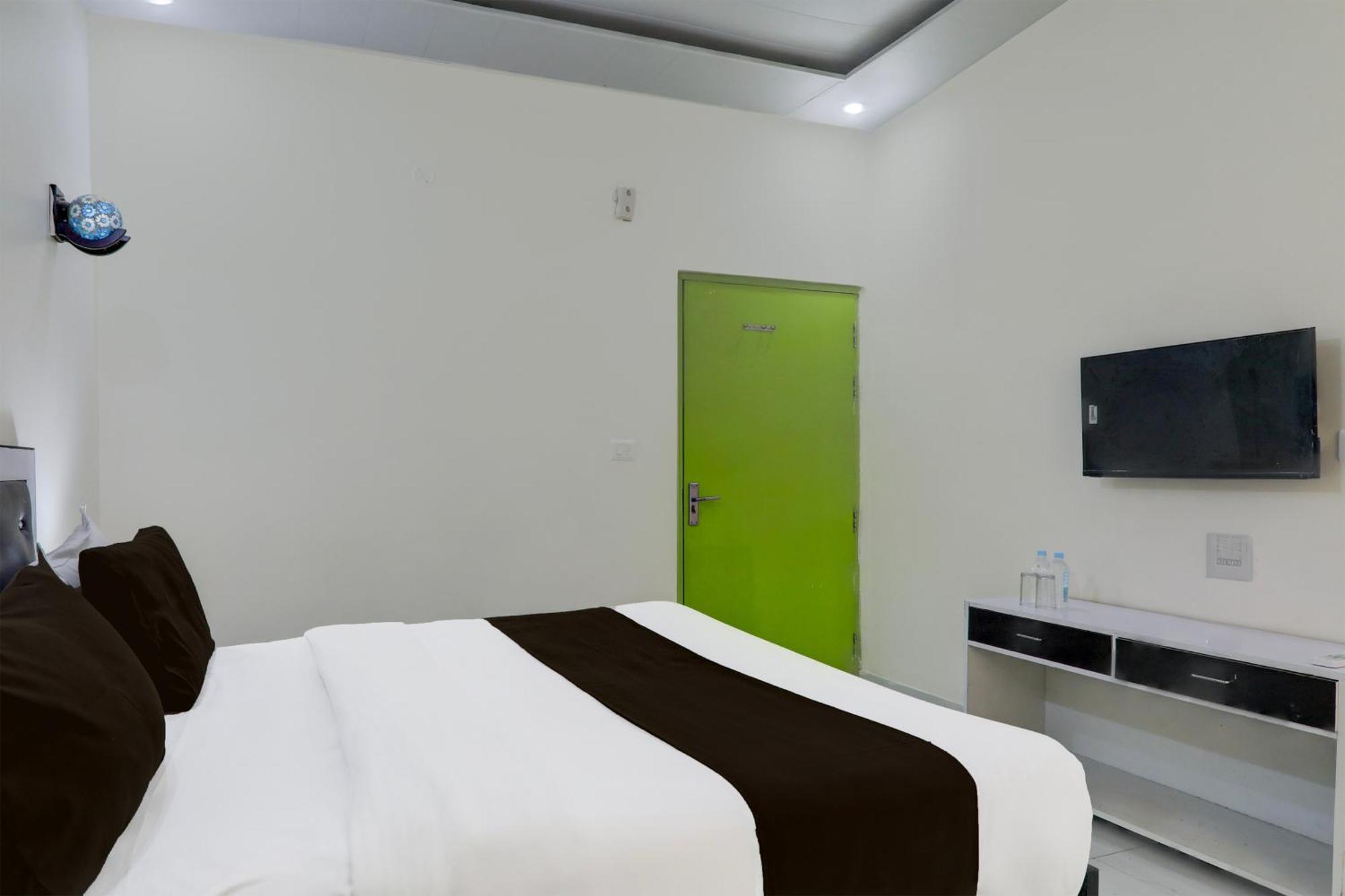 Super Hotel O Banthara Near Airport Banthra Sikandarpur Extérieur photo