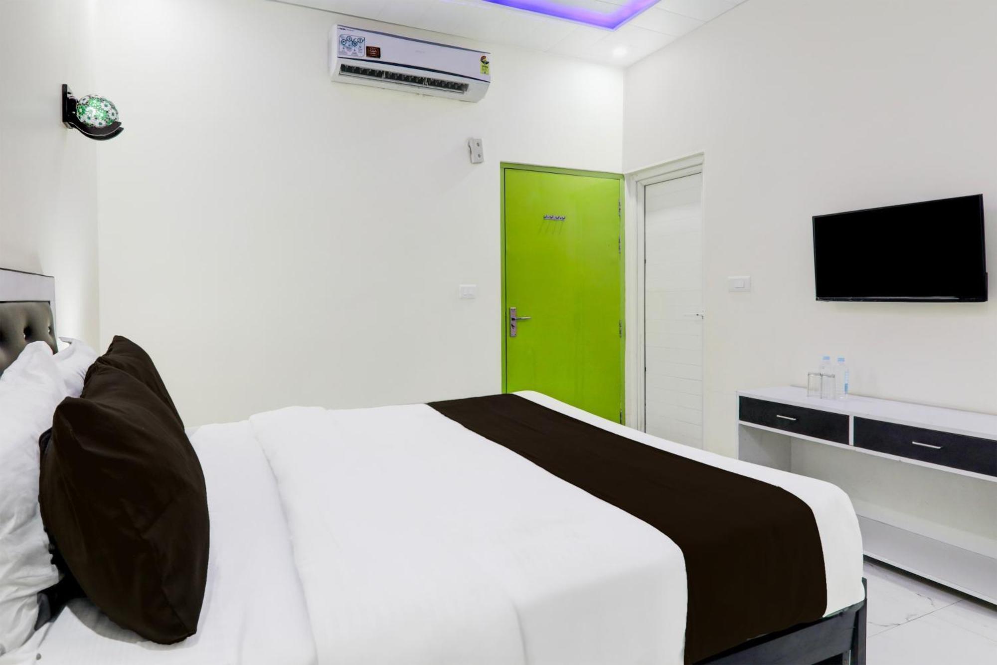 Super Hotel O Banthara Near Airport Banthra Sikandarpur Extérieur photo