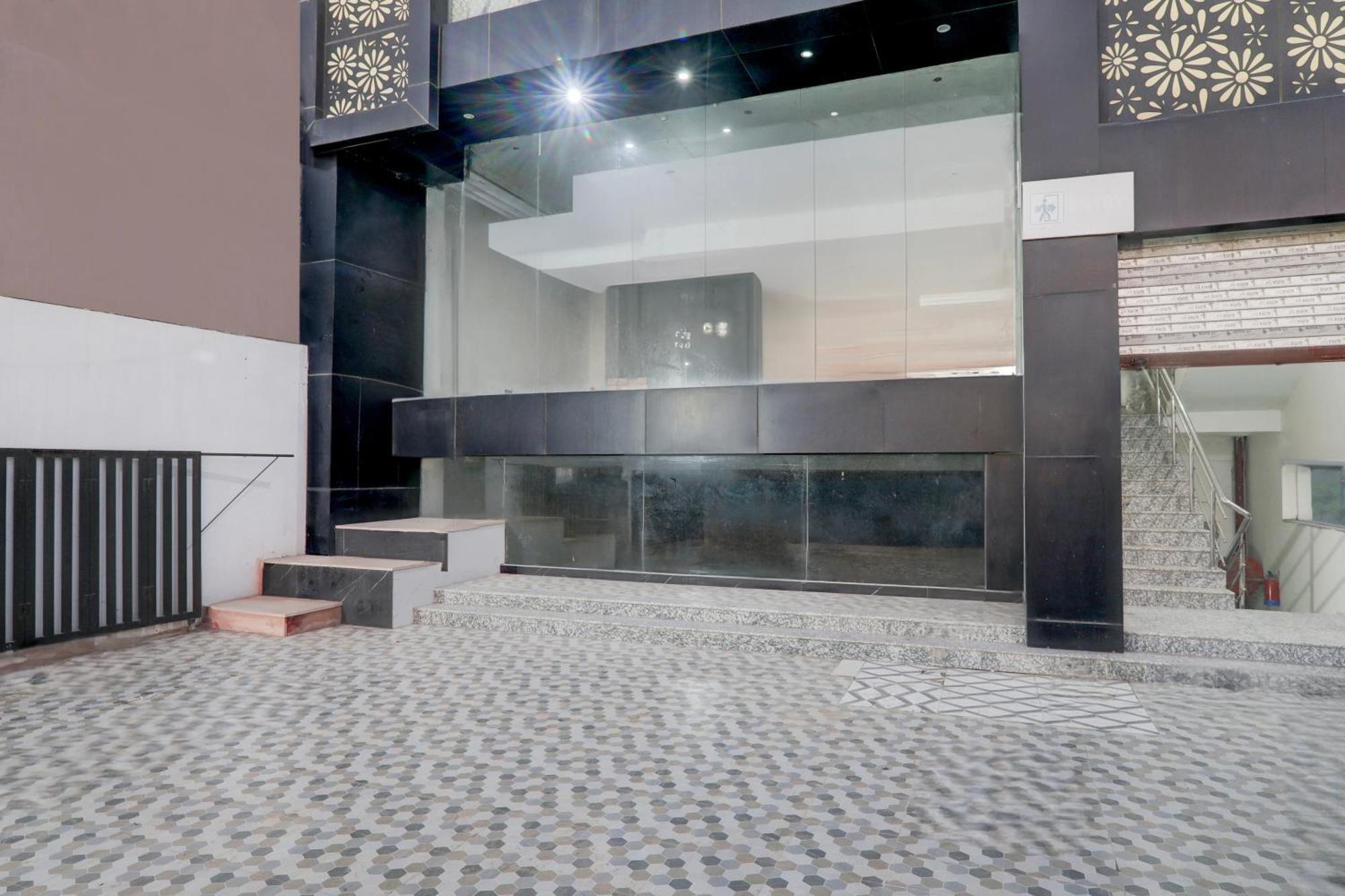 Super Hotel O Banthara Near Airport Banthra Sikandarpur Extérieur photo