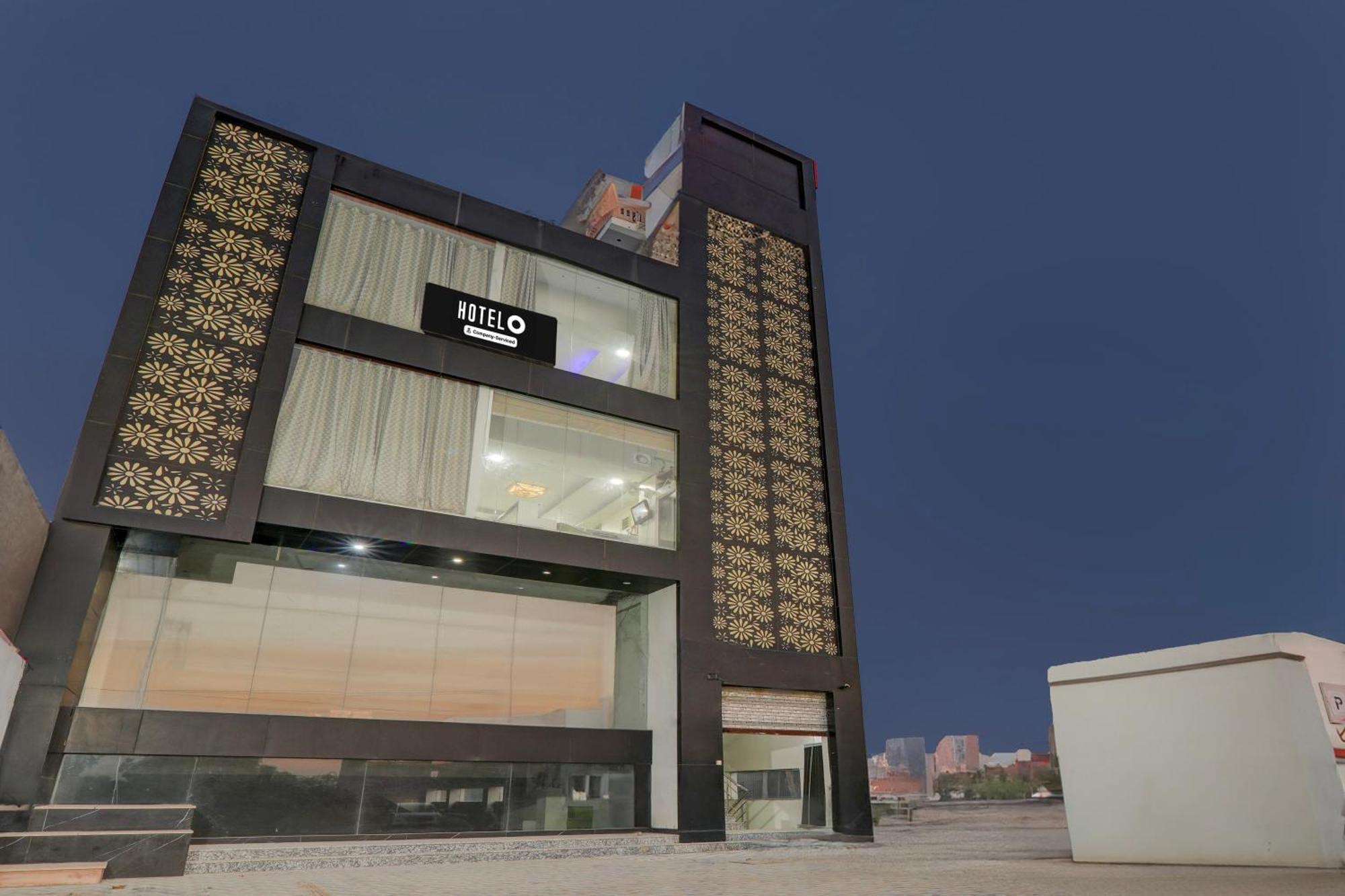 Super Hotel O Banthara Near Airport Banthra Sikandarpur Extérieur photo