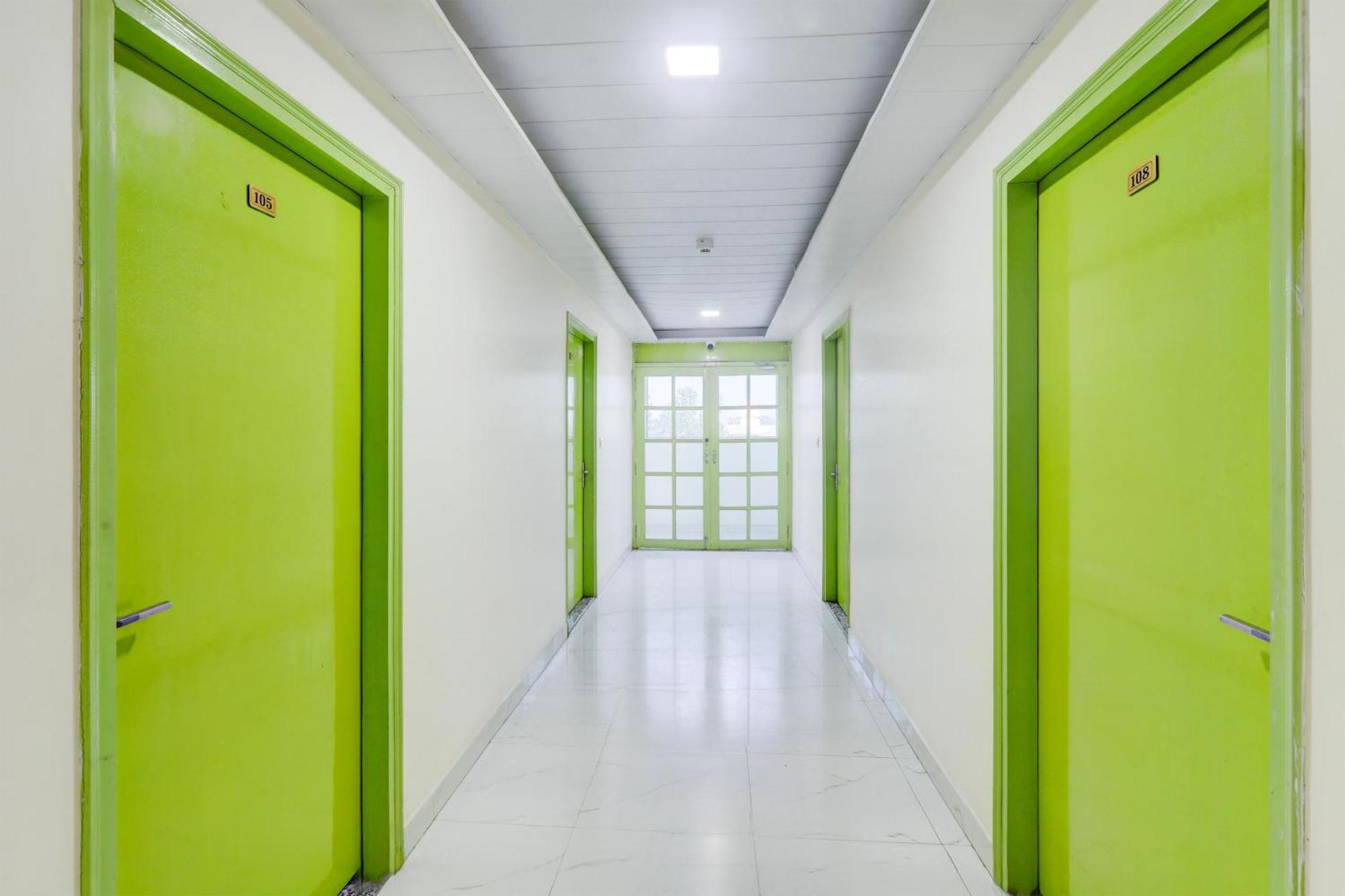 Super Hotel O Banthara Near Airport Banthra Sikandarpur Extérieur photo
