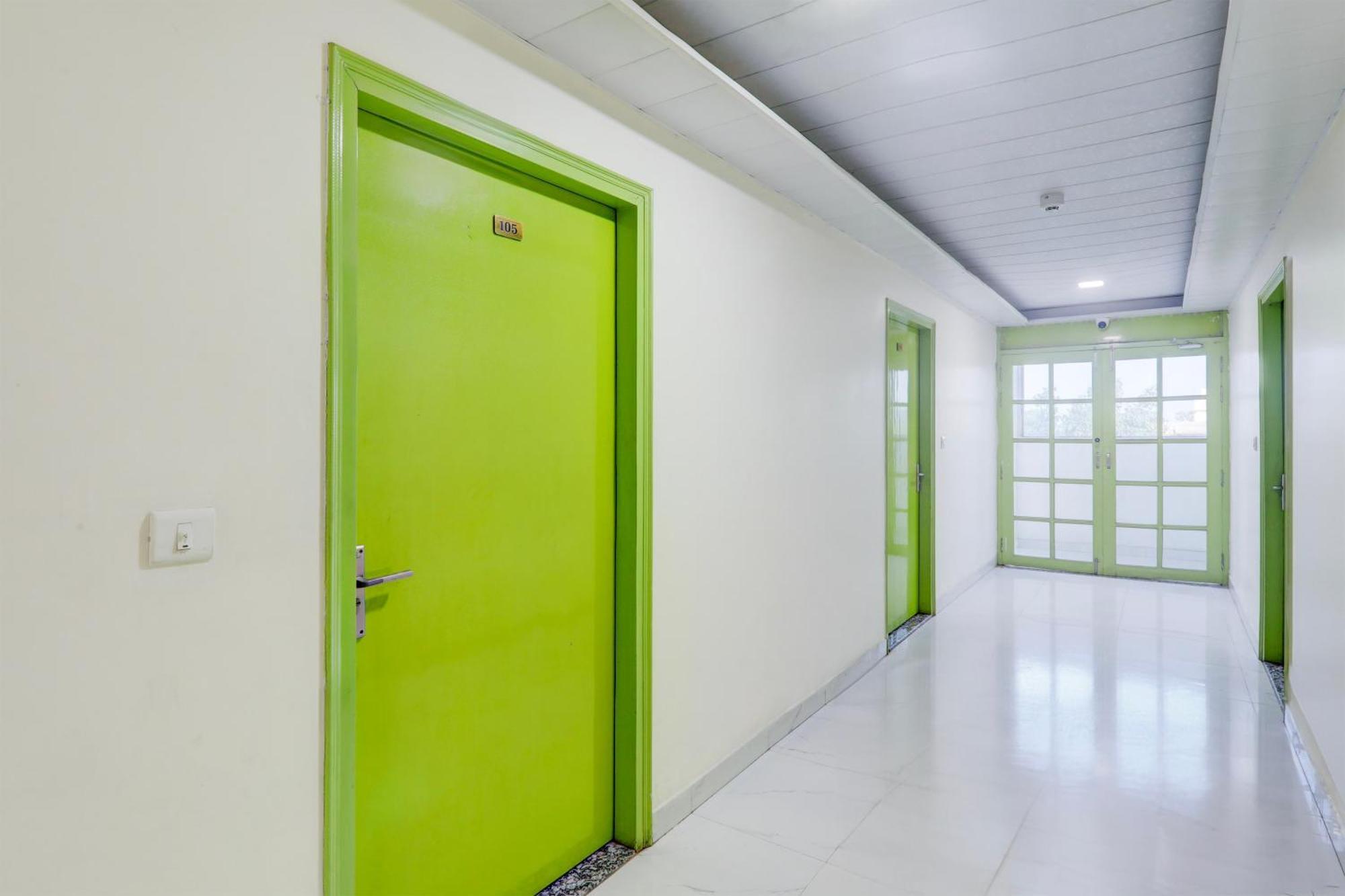 Super Hotel O Banthara Near Airport Banthra Sikandarpur Extérieur photo